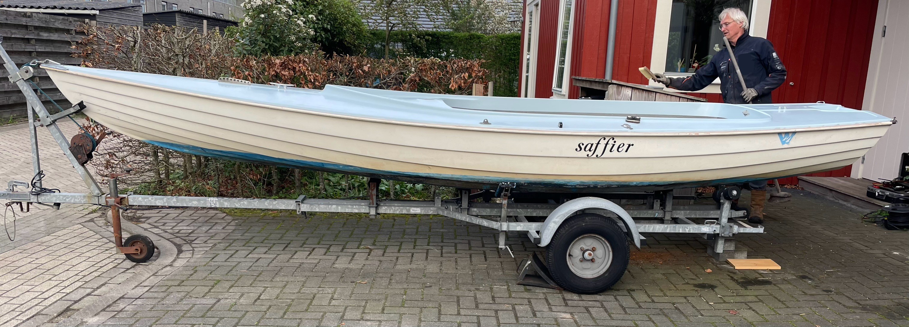 Side view of the boat.