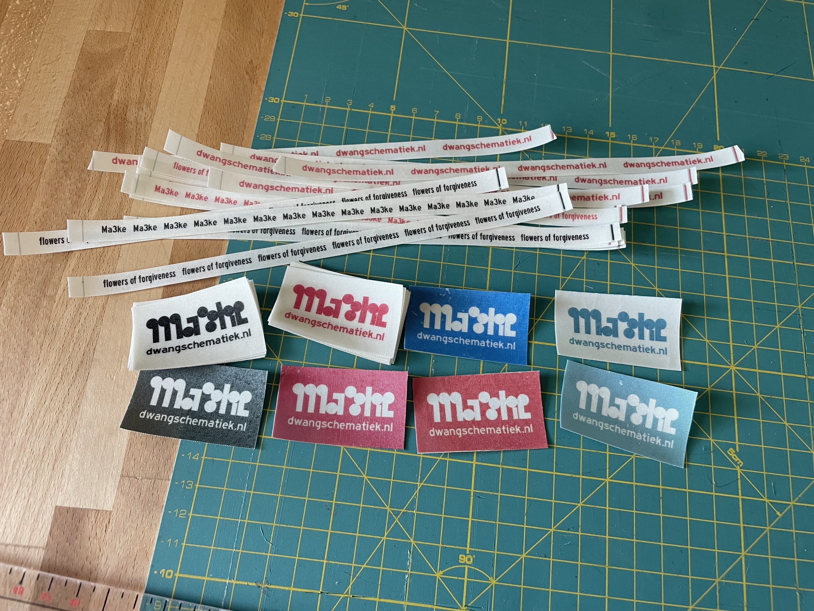 The final labels. Some long ones that repeat a word/phrase, and a couple sets with different foreground/background color combinations. 